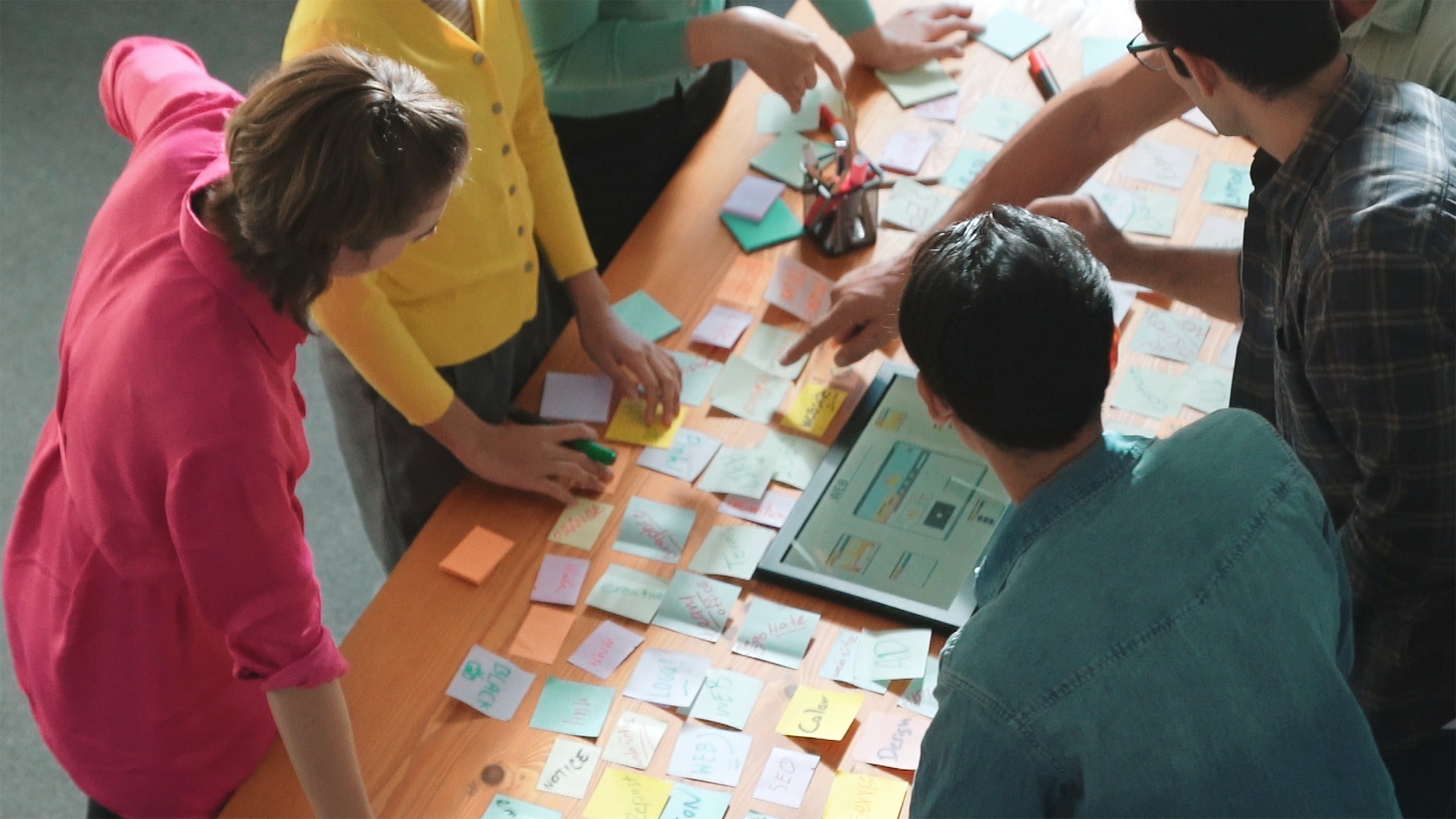 עיצוב מסע עובד מבוסס פרסונות לשיפור גיוס ושימור עובדים